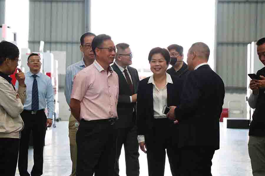 香港鑄造業(yè)總會(huì)總理事會(huì)成員蒞臨巨高機(jī)床指導(dǎo)工作(圖4) 香港鑄造業(yè)總會(huì)總理事會(huì)成員蒞臨巨高機(jī)床指導(dǎo)工作(圖4)